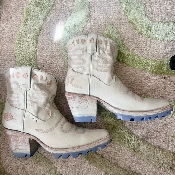 Pskaufman White Leather Boots size 9 - Picture 2 of 5